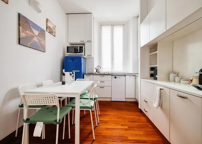 Elegant - Lorenteggio Lägenhet *